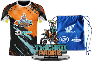 Kit oficial do 4º Trilhão do Padre, que inclui: uma camiseta de manga curta com design vibrante nas cores laranja, preto e ciano; uma mochila tipo saco (drawstring bag) azul com o logotipo da Honda e do evento; e um troféu ou adesivo com o logotipo do '4 Trikão Padre' de Itapetininga.